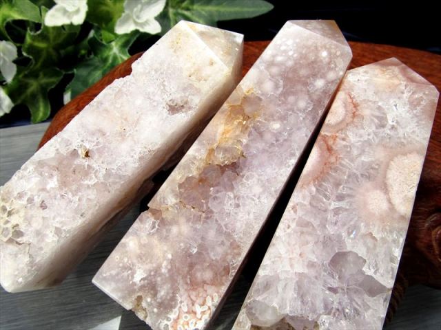 桜満開 さくらメノウ オベリスク置物 1個売り 重さ120g-140g 桜が咲く瑪瑙 チェリーブロッサムアゲート インテリアや贈り物に 桜瑪瑙