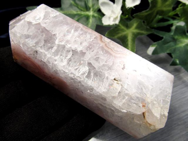 桜満開 さくらメノウ オベリスク置物 1個売り 重さ120g-140g 桜が咲く