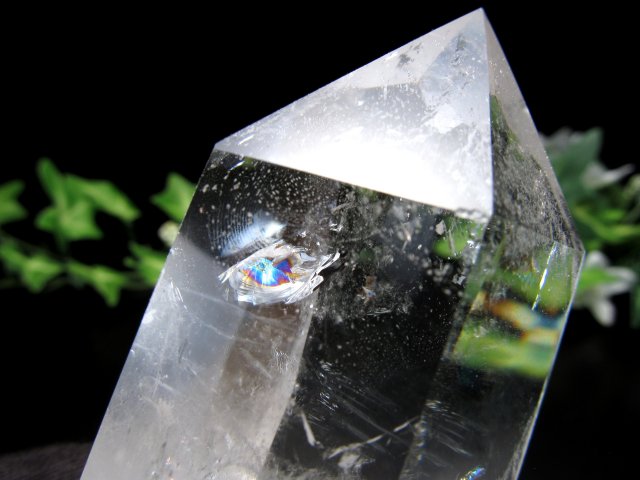 虹入り！ 透明水晶 ポイント 専用木製台座付 高さ155mm 重さ318g 極上超透明 浄化 インテリア 一点もの ブラジル産