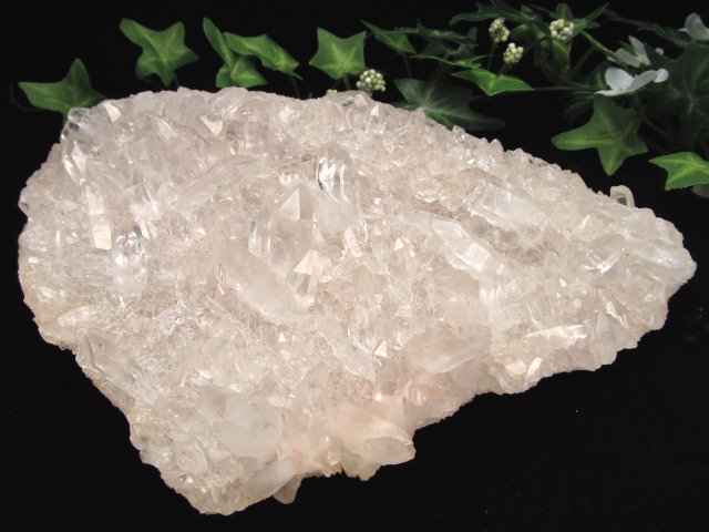 希少 ほんのりピンク！『地球最後の秘境』ヒマラヤより直送 マニカラン産水晶 クラスター 最大幅約190mm 重さ994g ギャランティカード付き