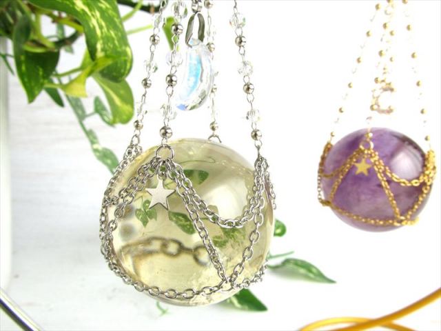 選べる2色 ゆらゆら揺れる丸玉台座 高さ約23cm 幅約11cm 直径約5cm前後の丸玉専用 クレセントムーンのチャーム付き ブレスレットも掛けれる