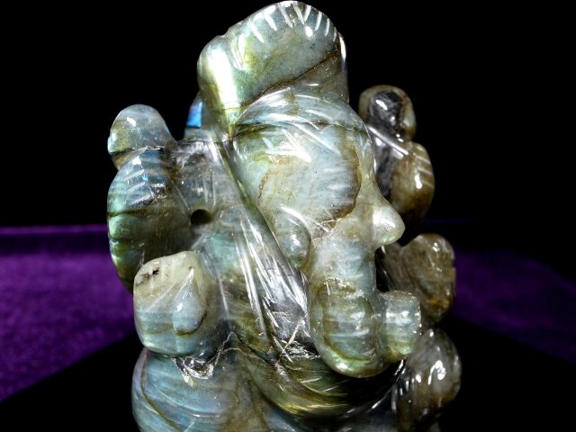レインボーシラー ラブラドライト ガネーシャ 彫刻置物 重さ373g 繊細な天然石彫刻置物 くっきり美麗シラー 月と太陽を象徴する石
