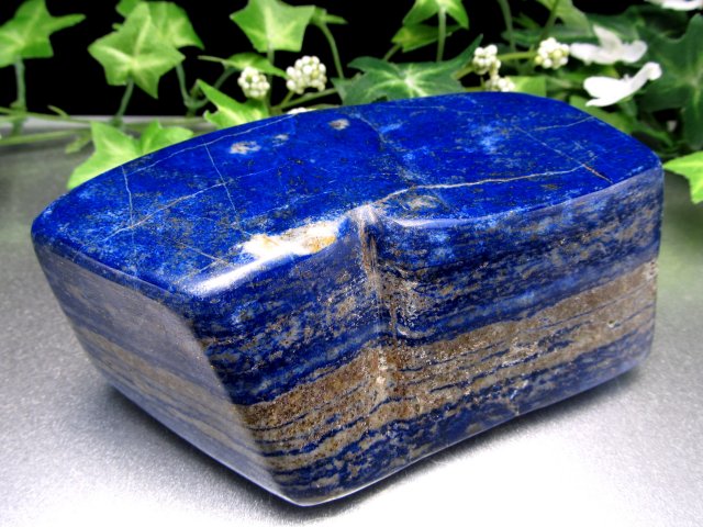 UVライトで蛍光アリ ラピスラズリ 磨き原石 重さ676g 最強の幸運を引き寄せる世界最古のパワーストーン 幸運の象徴 大人気浄化アイテム アフガニスタン産