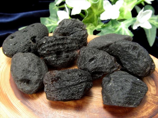 宇宙から来た石 テクタイト原石 100gセット サイズの平均約20mm-45mm