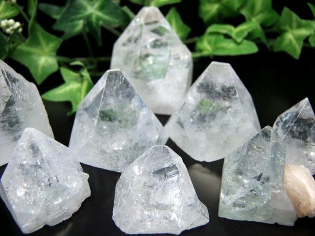 セット売り アポフィライト 魚眼石 結晶ポイント 100gセット 一袋約5-6