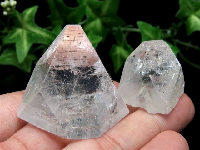 ★特選一石★希少☆強力な浄化の石【極上アポフィライト『魚眼石』結晶ポイント】❤️ ☆特選一石☆希少☆強力な浄化の石【極上アポフィライト『魚眼石