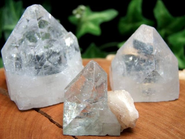 セット売り アポフィライト 魚眼石 結晶ポイント 100gセット 一袋約5-6