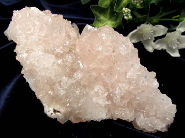 瑞々しいピンクカラー アポフィライト 魚眼石 クラスター原石 最大幅約108mm 重さ約177g ゼオライトグループの結晶鉱物 強力な浄化の石一点物 インド産