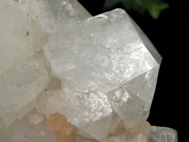 魅惑のアジャンタ アポフィライト クラスター原石 最大幅約124mm 重さ約397g 第三の目を開く 強力な浄化の石 ゼオライトグループの結晶鉱物 天使の水晶