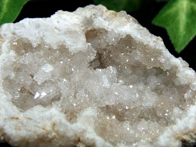 水晶　ジオード　ハーフ キラキラ 天然タイプ ちびジオード 昌洞 ハーフカット 1個売り 30g-40g