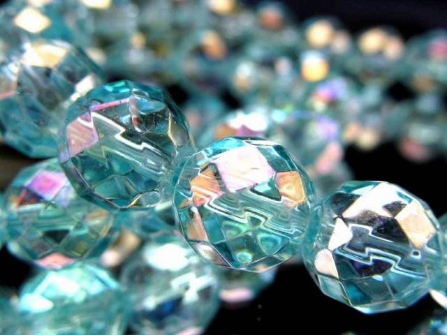 ミントグリーンオーラ カット ブレスレット 約8mm-8.5mm×23珠前後 自然と科学の融合石 天然水晶使用 浄化・守護石 香港産