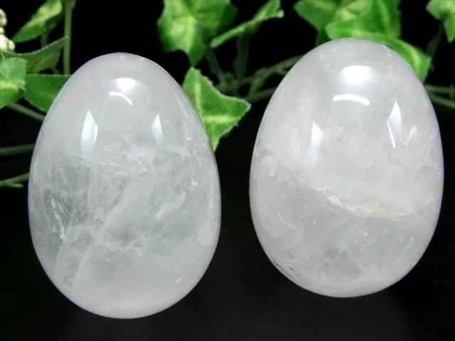 水晶 エッグ型 置物 重さ約80g-90g前後 高さ45mm-50mm前後 すべての