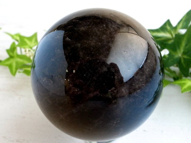 モリオン丸玉　黒水晶　チベット産　魔除け　天然石　鉱物　62mm 楽天市場】大人気の チベット産 最強の魔除け・邪気払いの石 黒水晶