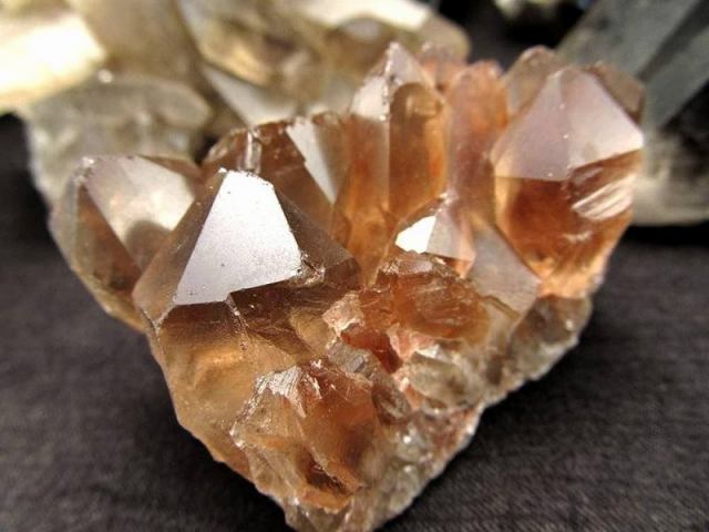 自然色　水晶クラスター モリオン　13個セット　1kg 水晶　原石　自然石c2 自然色 水晶クラスター モリオン 13個セット 1kg 水晶 原石 自然石c2