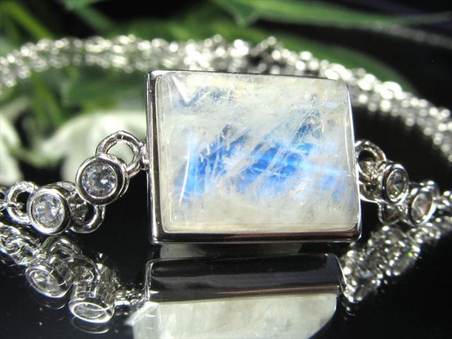 ブルームーンストーン 月長石 スクエアカボション デザインブレスレット 石サイズ約12mm-15mm×9mm-11mm前後 ジルコニア装飾 アジャスター金具付き
