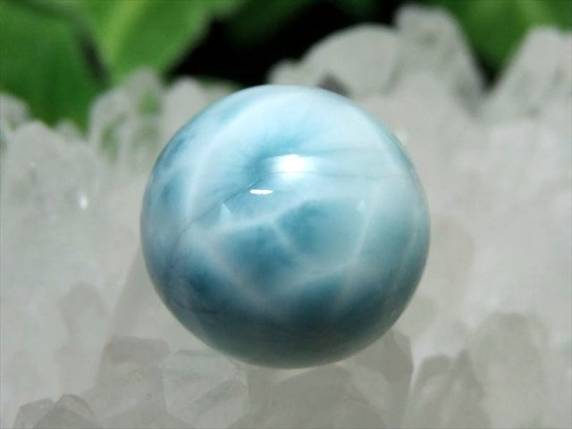 バイヤー厳選 水面のような模様が美しい 5A ラリマー 丸玉 K9台座付き
