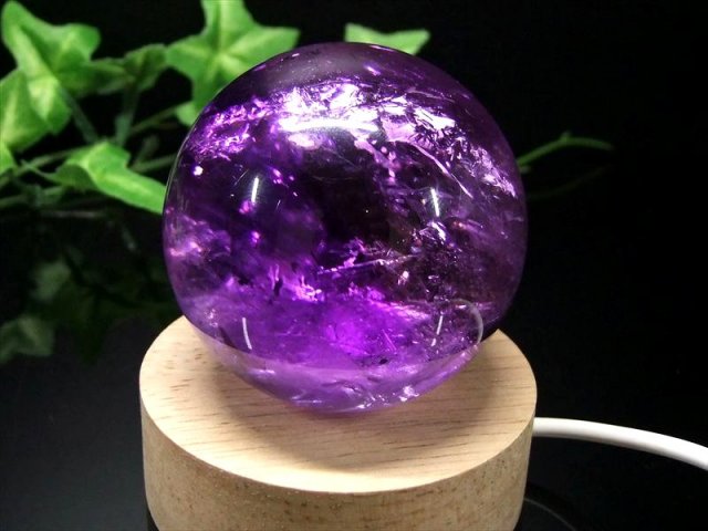 浮かび上がる天使の指紋 S級 アメジスト 紫水晶 丸玉 LED台付 直径52.5