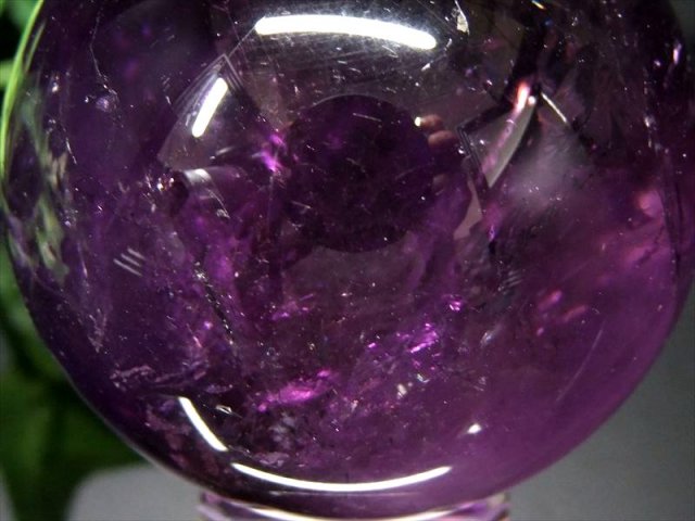 浮かび上がる天使の指紋 S級 アメジスト 紫水晶 丸玉 LED台付 直径52.5