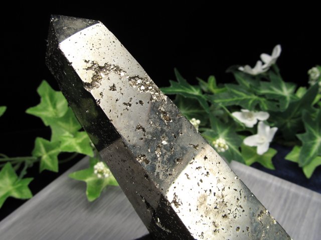 キラキラ光沢 パイライト 黄鉄鉱 オベリスク 重さ 393g ナチュラルタイプ 四角柱 金運上昇 仕事運 天然石 フールズゴールド 愚者の黄金 パワーストーン 天然石