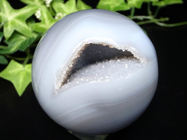 笑福開運アゲートボール 笑口 メノウ アゲート 丸玉 台座付 直径 58mm 重さ 252g 瑪瑙&水晶 笑福開運 魔除けの石 ブラジル産