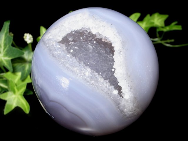 店頭展示中 笑福開運アゲートボール 笑口 メノウ アゲート 丸玉 台座付 直径 80mm 重さ 652g 瑪瑙&水晶 笑福開運 魔除けの石 ブラジル産 パワーストーン