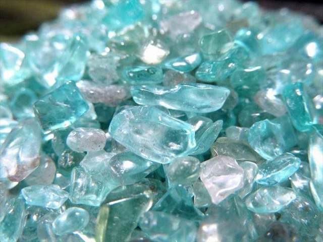 小粒タイプ スカイアパタイト 燐灰石 さざれ 約100g入り 濃色高透明度タイプ 浄化用・インテリアに 粒の大きさ約2mm-4mm ブラジル産 パワーストーン 天然石