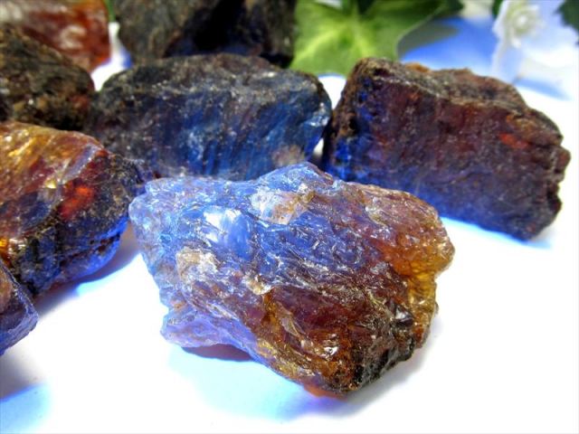 お得なセット売り ブルーアンバー 原石 50gセット 一袋約8-10個入り 琥珀 樹木由来の生命力 ブラックライトで変色 神秘のブルー スマトラ島産