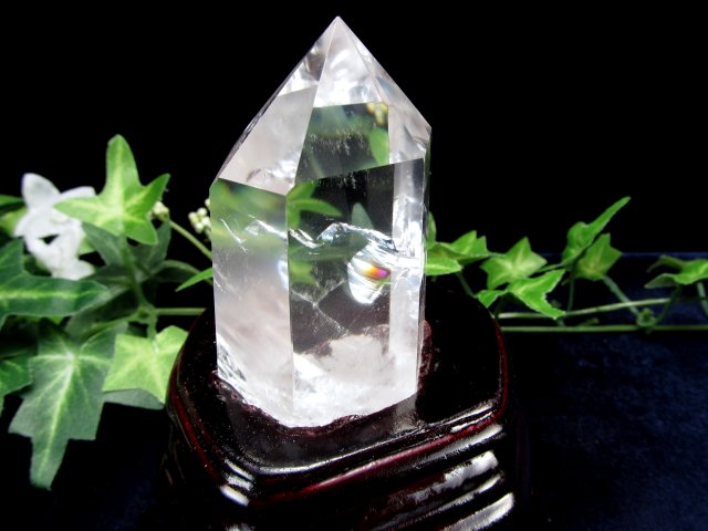 虹入り 透明水晶 ポイント 六角柱 専用木製台座付き 高さ118mm 重さ160g 極上超透明 浄化 インテリア一点もの ブラジル産