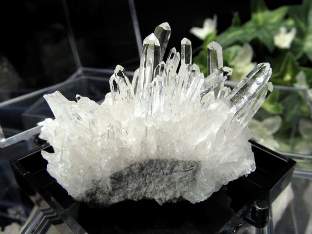 ミニチュア原石シリーズ 5A 四川省産 水晶クラスター 原石 Mサイズケース入り 1個売り 乳白透明 超人気針状群生 浄化 コレクション プレゼントに 四川省産