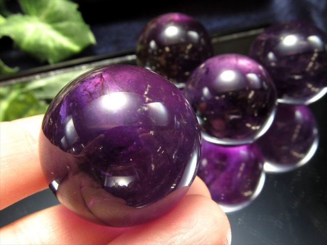 1個売り アメジスト 丸玉 直径約26mm-28mm 濃厚で鮮やかなパープル 透明感あり 愛の守護石 真実の愛を守りぬく石 ブラジル産