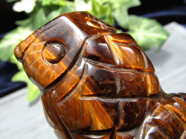 艶々シラー有り タイガーアイ フクロウ彫り 置物 重さ約75g-100g