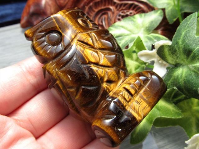 艶々シラー有り タイガーアイ フクロウ彫り 置物 重さ約75g-100g