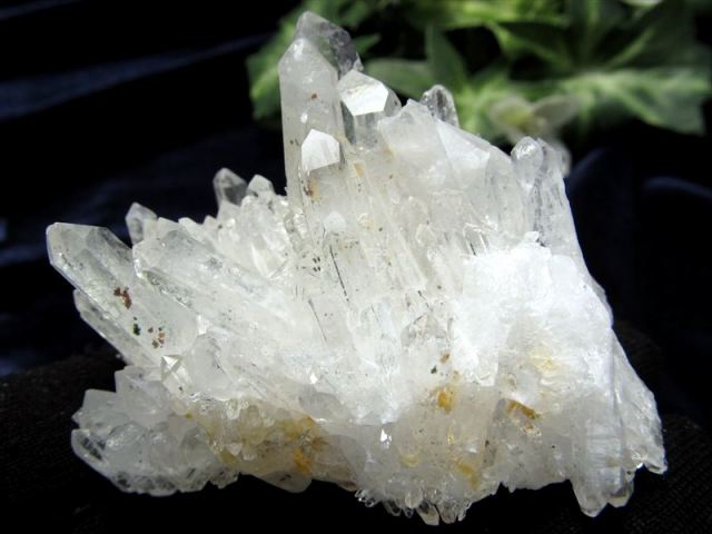 シューガークリスタル 透明・白色の大きめ結晶原石 シューガークリスタル 透明・白色の大きめ結晶原石 透明・白い鉱物