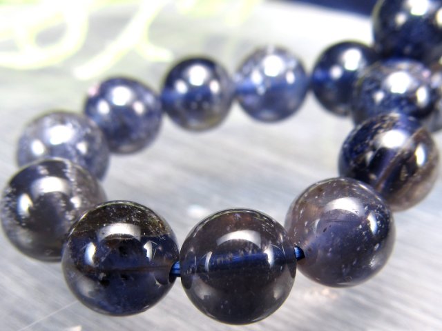 神秘的カラーチェンジ アイオライト コーディエライト/菫青石 ブレスレット きんせい石 7.5mm-8mm×24珠 夢や目標へ導く石 一点物 スリランカ産