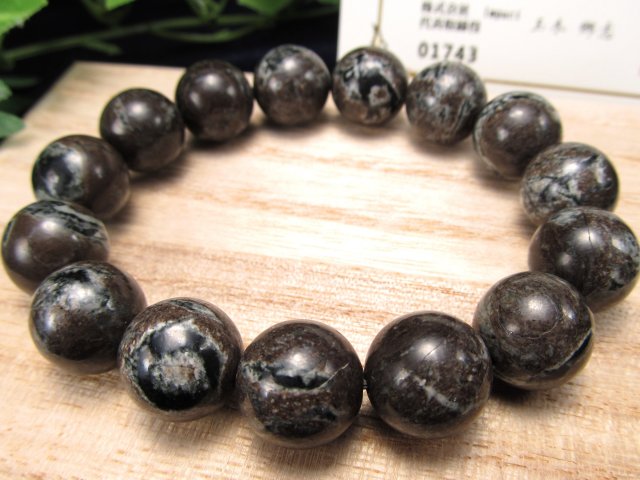 店頭展示中 究極の開運ブレス 神秘の鉱石 天照石 てんしょうせき