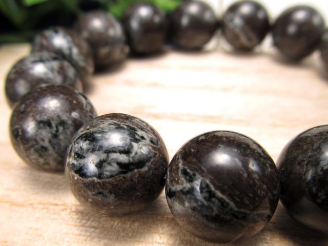 店頭展示中 究極の開運ブレス 神秘の鉱石 天照石 てんしょうせき