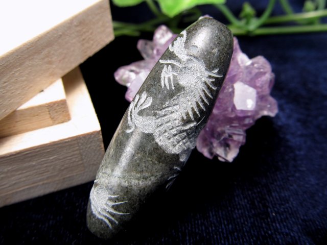 究極の開運天珠 五本爪龍神彫り 天照石 てんしょうせき 天珠 1点物 長さ約38.0mm 証明書付属 個体識別番号記載 健康・浄化・開運 桐箱付属 宮崎県産