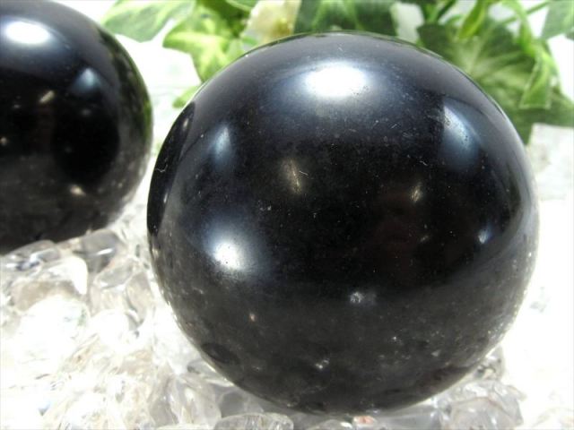 ブラックトルマリン 丸玉 置物 1個売り 直径約55mm-57mm 電気石 マットな質感 心身を浄化・精神との調和 ショール ブラジル産