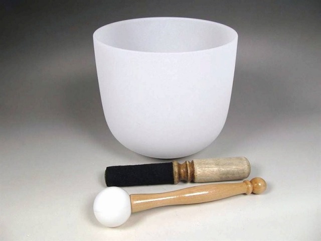 癒しの音色 Mサイズ クリスタル シンギングボウル マレット[枹 ばち ]付き 高さ約16cm 幅約17.5cm 風水グッズ 空間・天然石アクセサリー浄化 瞑想鈴