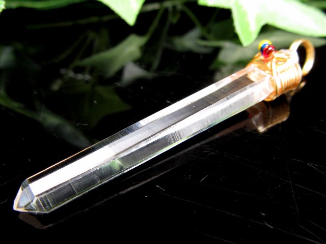 レムリアンの記憶が宿る、コロンビア産 奇跡の水晶 コロンビア産 レムリアン水晶 結晶ポイント ペンダントトップ 長さ 62mm 重さ 4.1g 人生を照らす