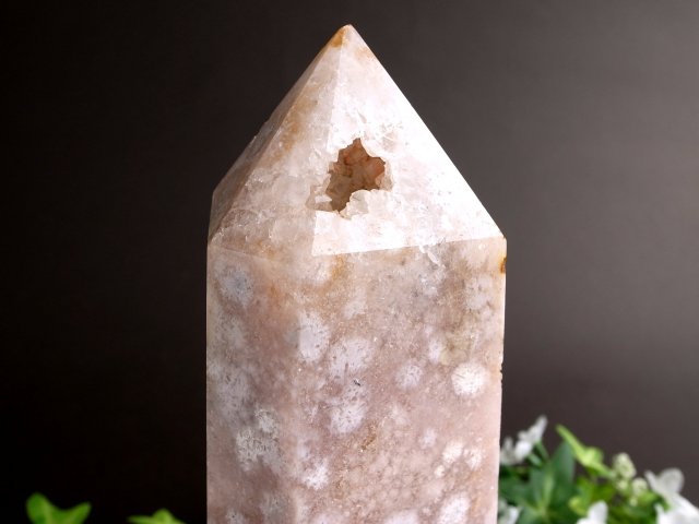 桜満開 さくらメノウ オベリスク置物 高さ235mm 重さ1765g 桜が咲く瑪瑙 チェリーブロッサムアゲート インテリアや贈り物に 桜瑪瑙 サクラサク天然石