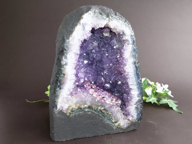 1番人気のテーブルサイズ 4A アメジスト ドーム アメジストカペーラ 高さ 21.5cm 重さ 4.5kg 風水最強 アメジスト原石 極上1点もの