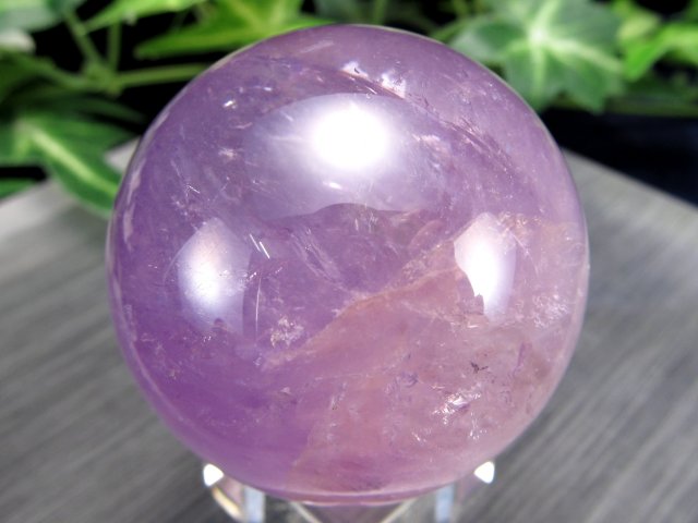 ​【激レア】紫ジオード 桜瑪瑙 丸玉 プレート ピンク 紫の爆晶 夢幻✨虹入り 虹入り アメジスト 紫水晶 丸玉 直径 41.5mm 重さ 99g 透明 愛の守護石