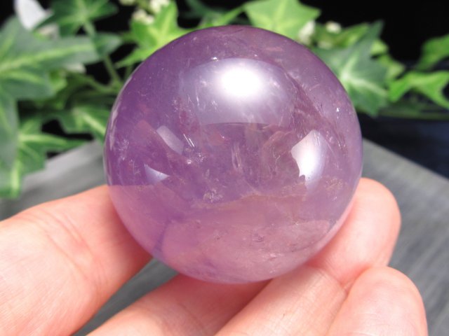 虹入り アメジスト 紫水晶 丸玉 直径 41.5mm 重さ 99g 透明 愛の守護石