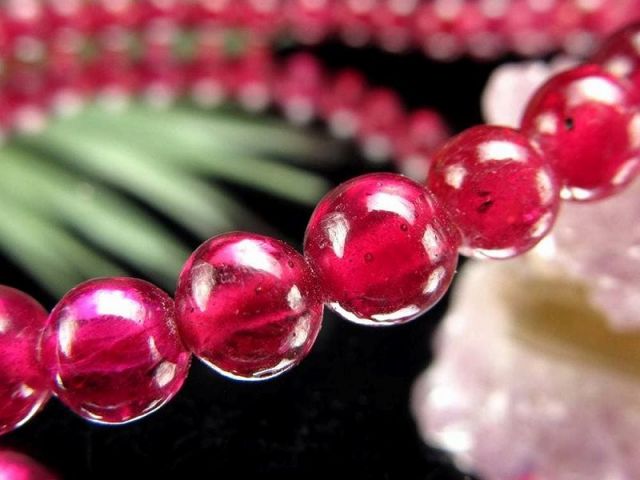 最高級グレード 宝石質 ルビー ブレスレット 5.5mm-6mm×36珠 深紅の高貴な美しさ 愛と勝利をもたらす情熱的な石 7月の誕生石 妖艶 1点物 ミャンマー産