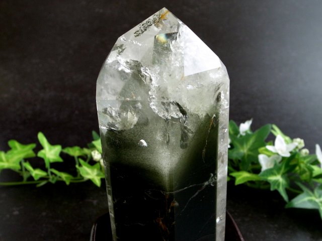 虹入り 5A 鏡花水月 グリーンガーデン ポイント置物 専用木製台座付き 高さ約165mm 重さ736g グリーンガーデン水晶 庭園幻影水晶 極上一点物 ブラジル産