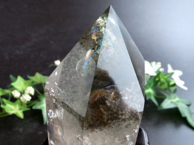 虹入り 5A 鏡花水月 グリーンガーデン 立体ファントムポイント置物 専用木製台座付き 高さ約140mm 重さ660g 濃いグリーンガーデン水晶 庭園水晶 極上一点物