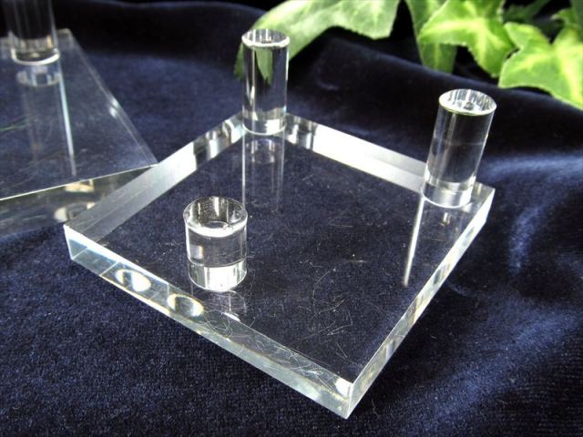 原石・丸玉兼用 Sサイズ アクリル製 ディスプレイスタンド 1個売り 幅5cm×5cm 高さ2.5cm 丸玉用台座 プレート原石用台座 使い道自由
