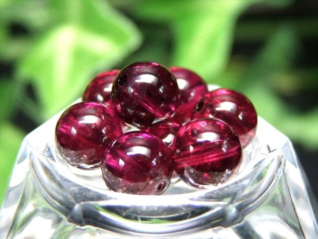 現品撮影の25粒 5A 1粒売り ロードライトガーネット 7mm 魅惑のワインレッドカラー 真実の愛の石 歴史上最も古い宝石のひとつ 赤紫色の柘榴石 インド産 tu-s