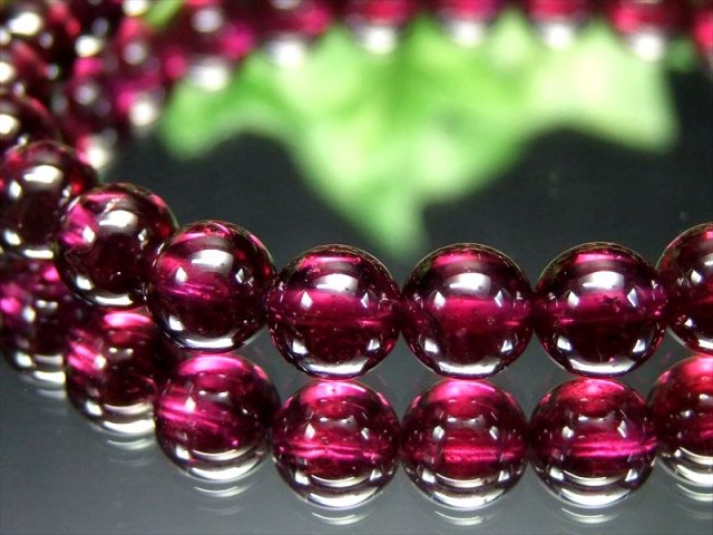 現品撮影の27粒 5A 1粒売り ロードライトガーネット 6.5mm-7mm 魅惑の